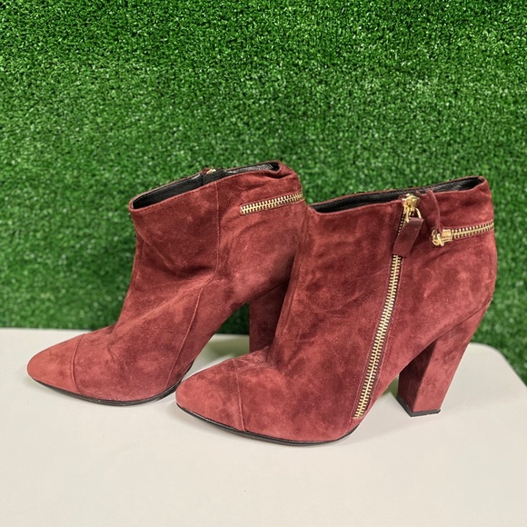 Aldo burgundy booties with gold hardware size 9 - Picture 2 of 7